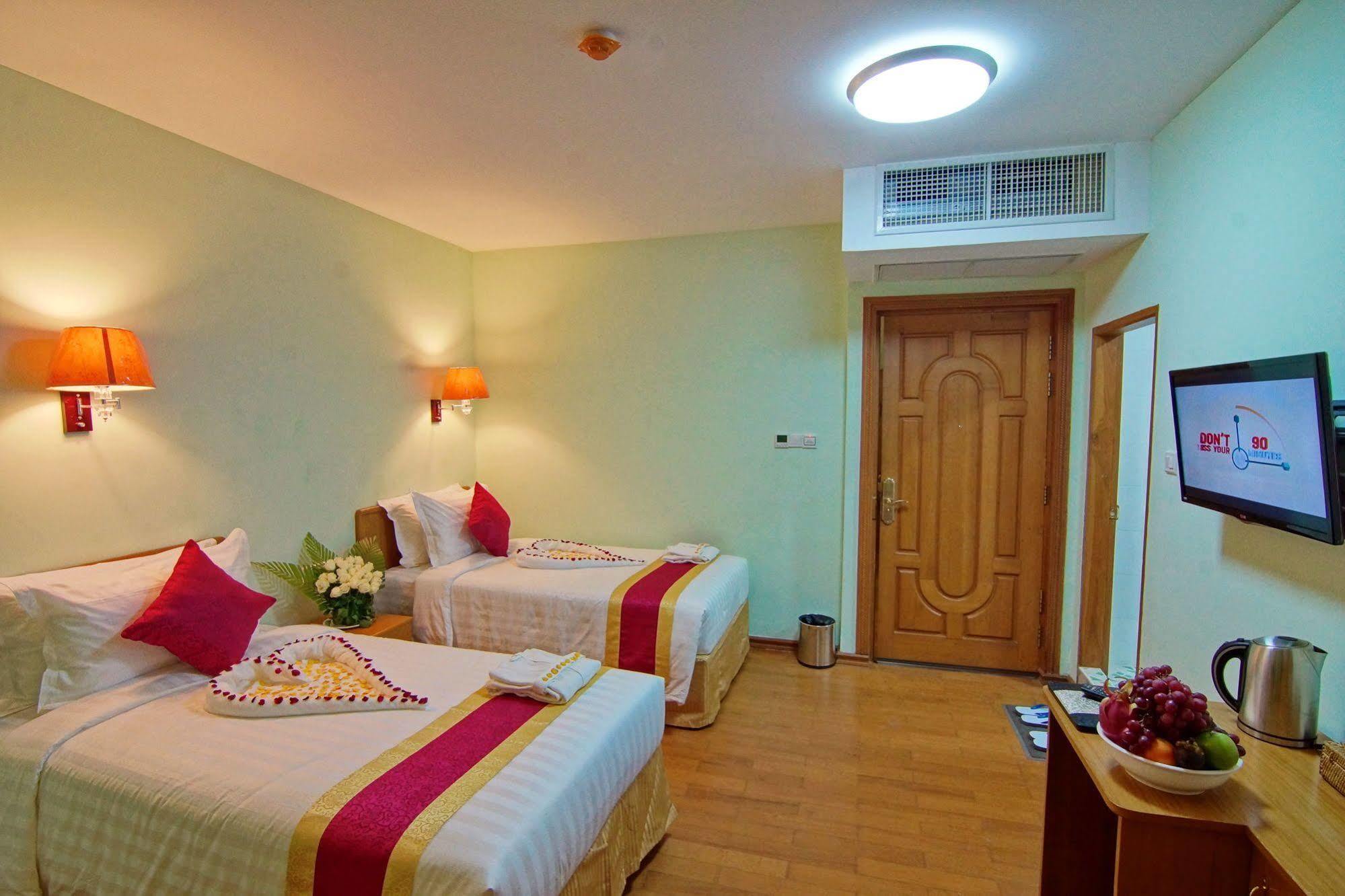 Hotel A1 Мандалай Экстерьер фото